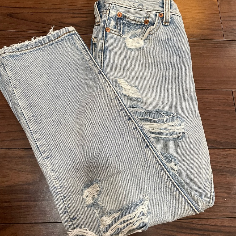 Levi light wash ripped Jeans